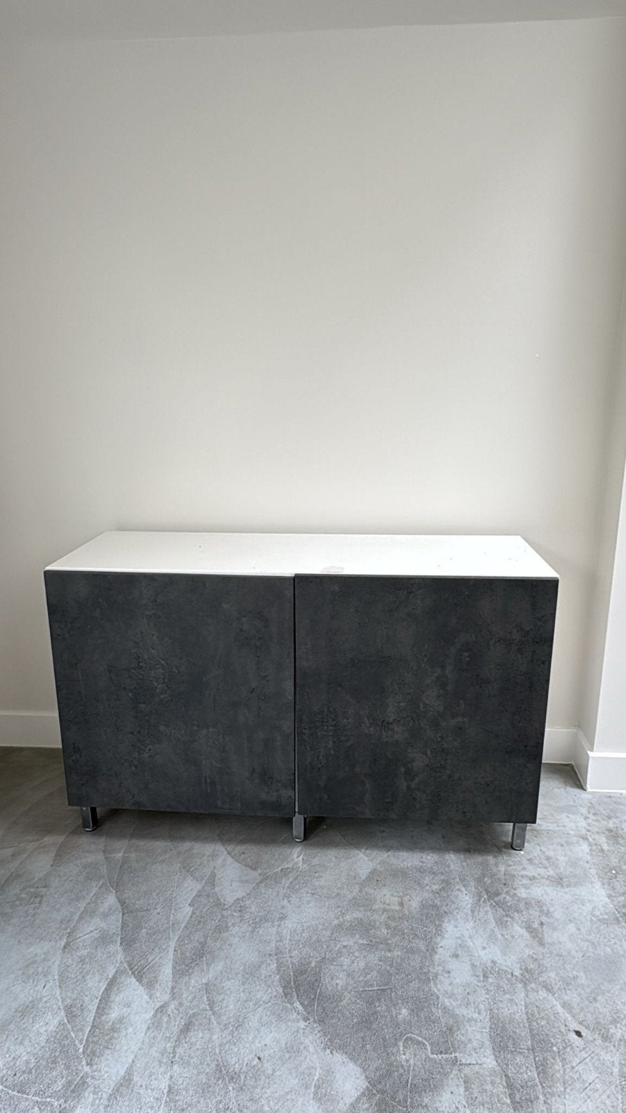 IKEA Besta Kast met Kallviken Grijze Deuren op Pootjes, Ophalen, Gebruikt