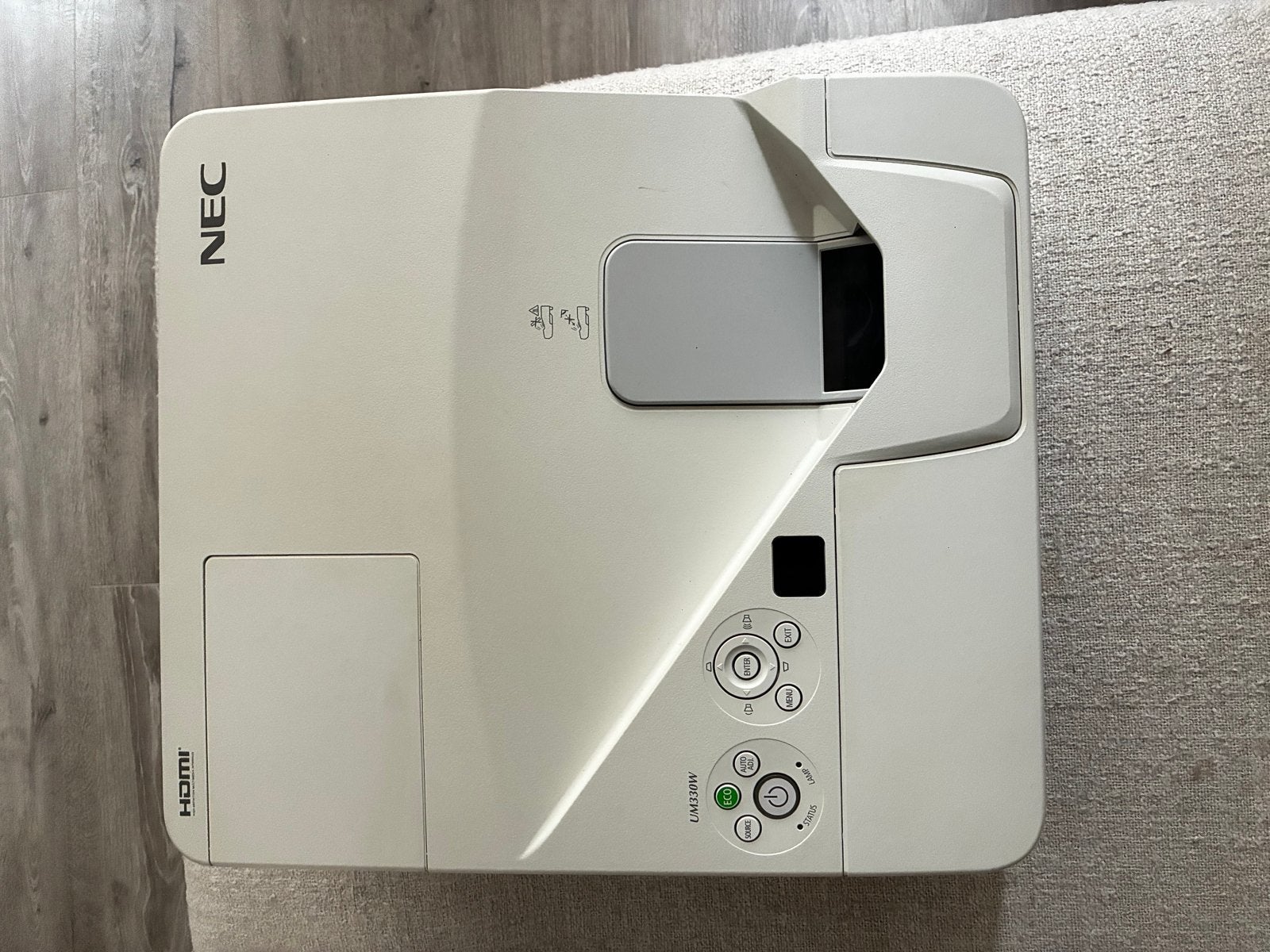 NEC UM330W Projector - Slechts 550 gebruiksuren!, Ophalen, HD (720), NEC, Zo goed als nieuw