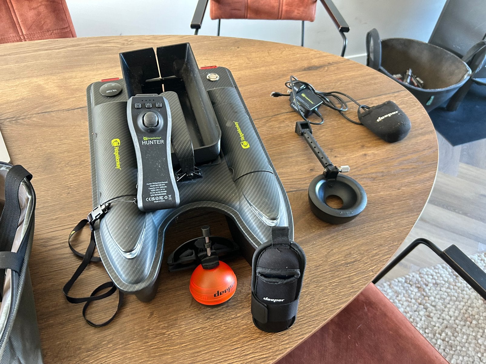 Ridgemonkey 750 hunter baitboat en toebehoren., Watersport en Boten, Hengelsport | Karpervissen, Ophalen, Zo goed als nieuw