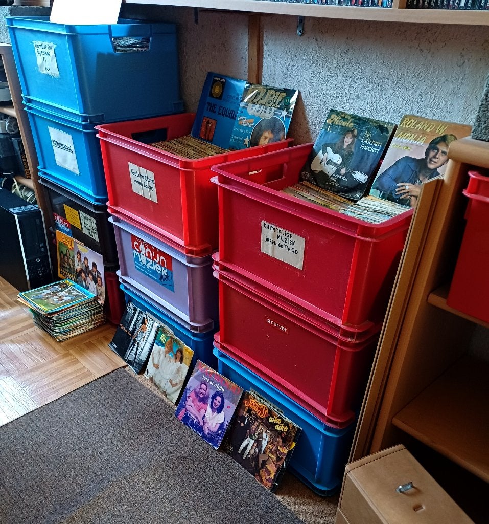 TE KOOP AANGEB: RUIM 2.000 45 TOEREN SINGLES-JAREN 60-70-80.