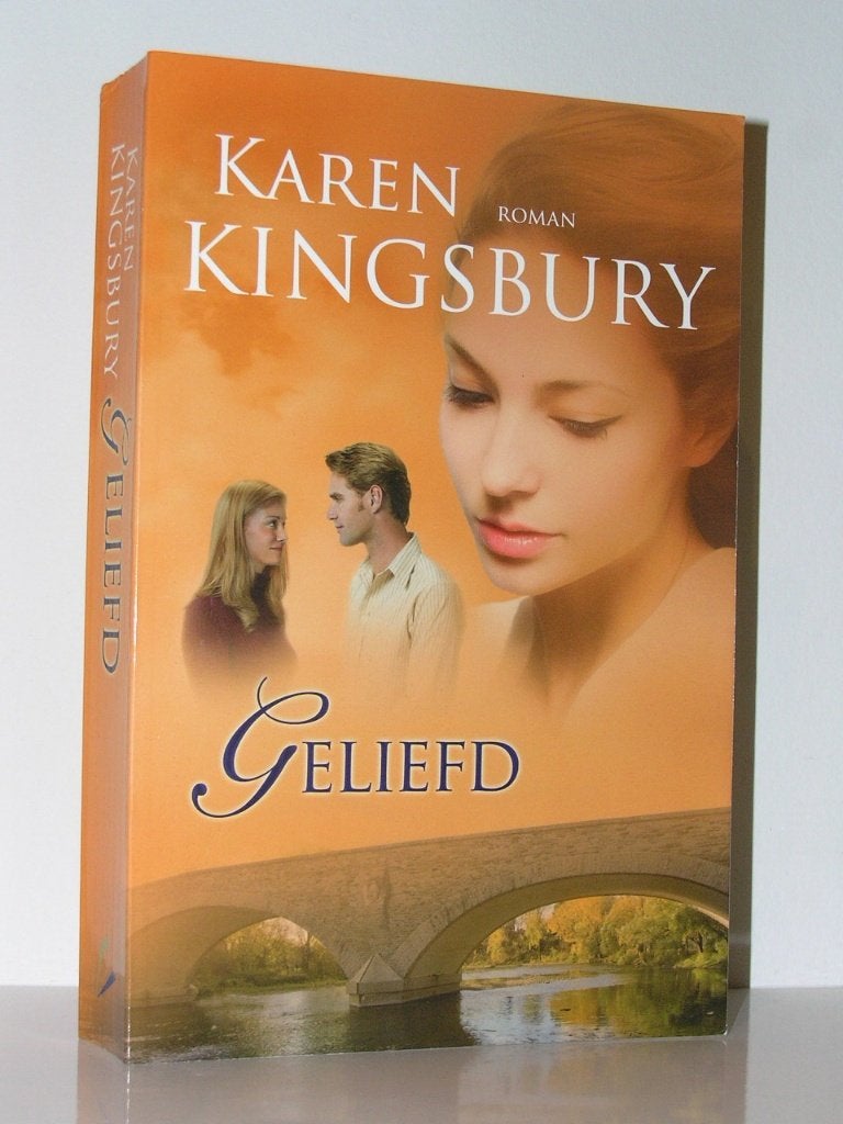 Karen Kingsbury - Geliefd (christelijke roman), Ophalen of Verzenden, Zo goed als nieuw