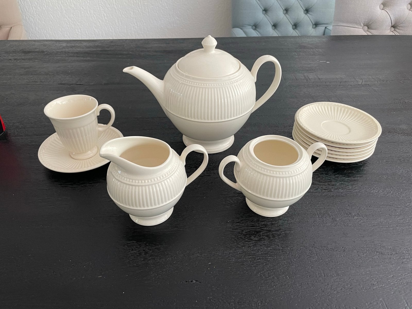 Wedgwood Edme theeservies - Theepot, melkkan, suikerpot, kop, Huis en Inrichting, Ophalen, Klassiek, Zo goed als nieuw, Kop(pen) en/of Schotel(s)