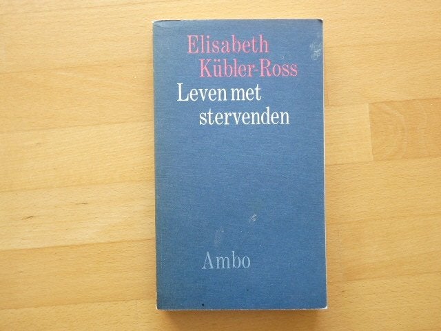 Leven met stervenden Elisabeth Kubler Ross, Boeken, Ophalen of Verzenden, Zo goed als nieuw, Ziel of Sterfelijkheid, Achtergrond en Informatie