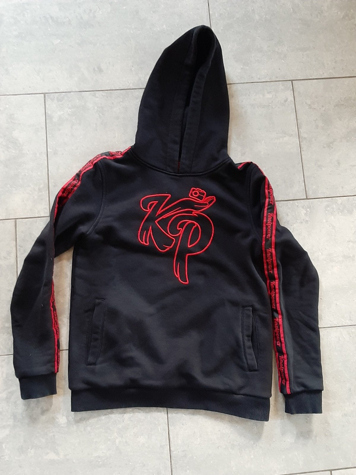 Knolpower hoodie zwart met rode accenten, Trui of Vest, Knolpower, Ophalen of Verzenden, Zo goed als nieuw