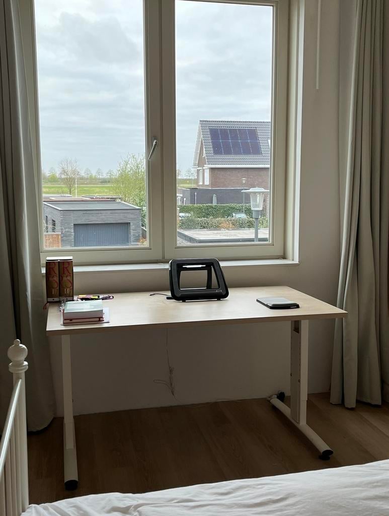 Bureau, kan in hoogte verstellen, Huis en Inrichting, Bureaus, Ophalen, In hoogte verstelbaar, Gebruikt