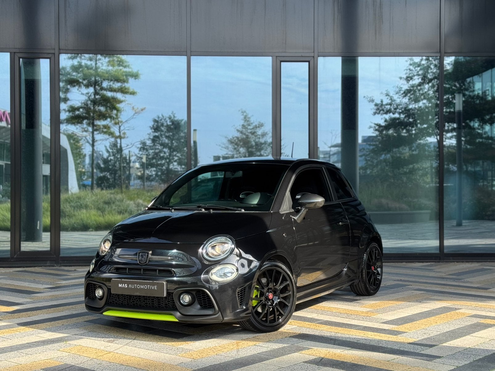 Fiat 500 1.4 T-Jet Abarth Competizione |Carplay |LED |180 PK, Voorwielaandrijving, 31 €/maand, 4 cilinders, 100 pk