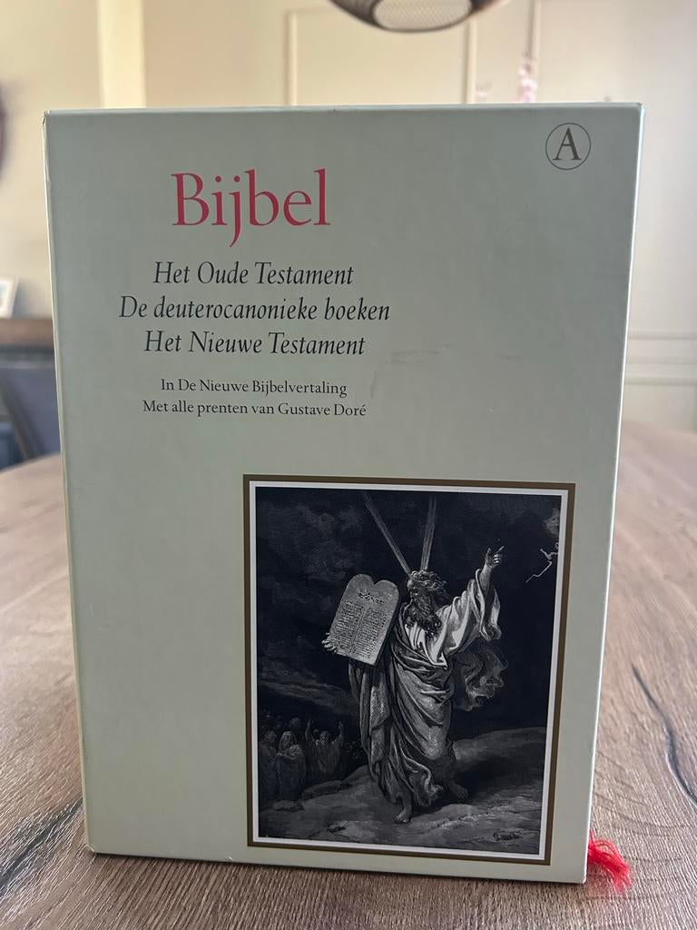 Bijbel: Oude, deuterocanonieke, Nieuwe Testament + illustrat, Boeken, Ophalen of Verzenden, Zo goed als nieuw, Christendom | Protestants