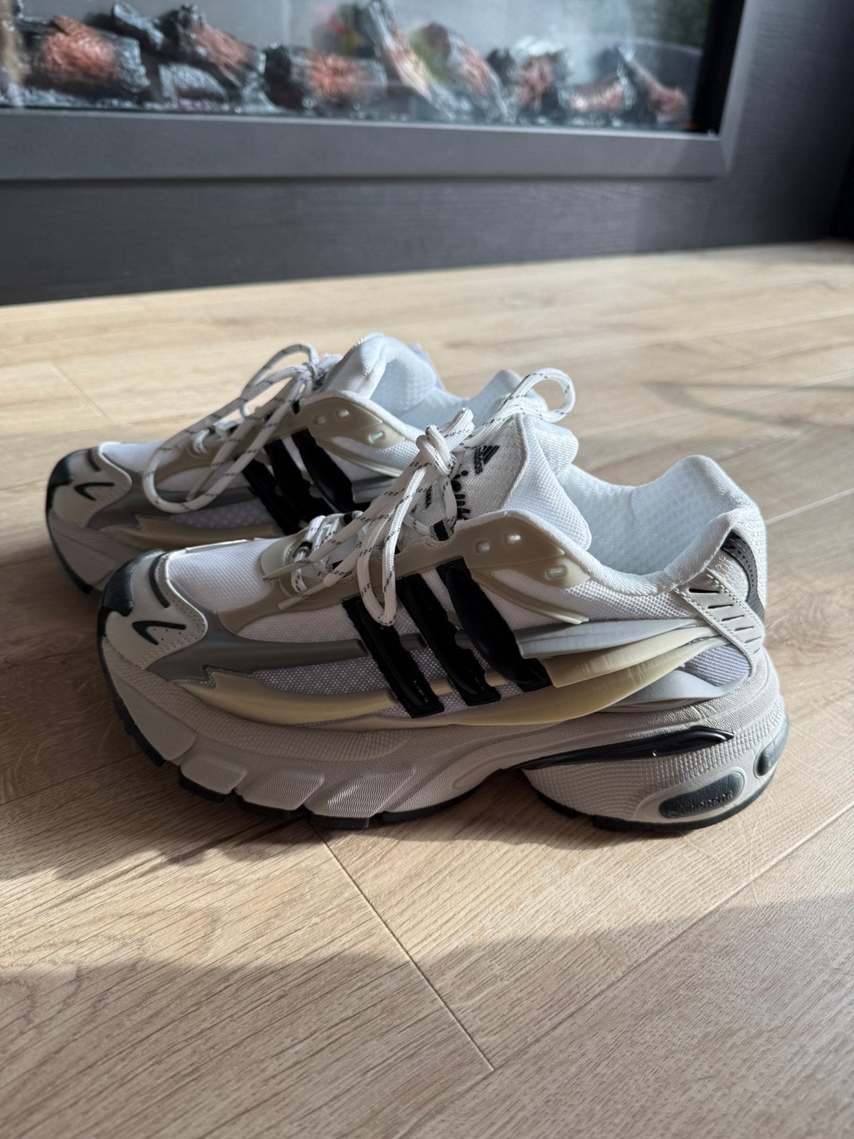 Adidas Jellyfish virginia Pharell williams maat 42, Ophalen of Verzenden, Zo goed als nieuw