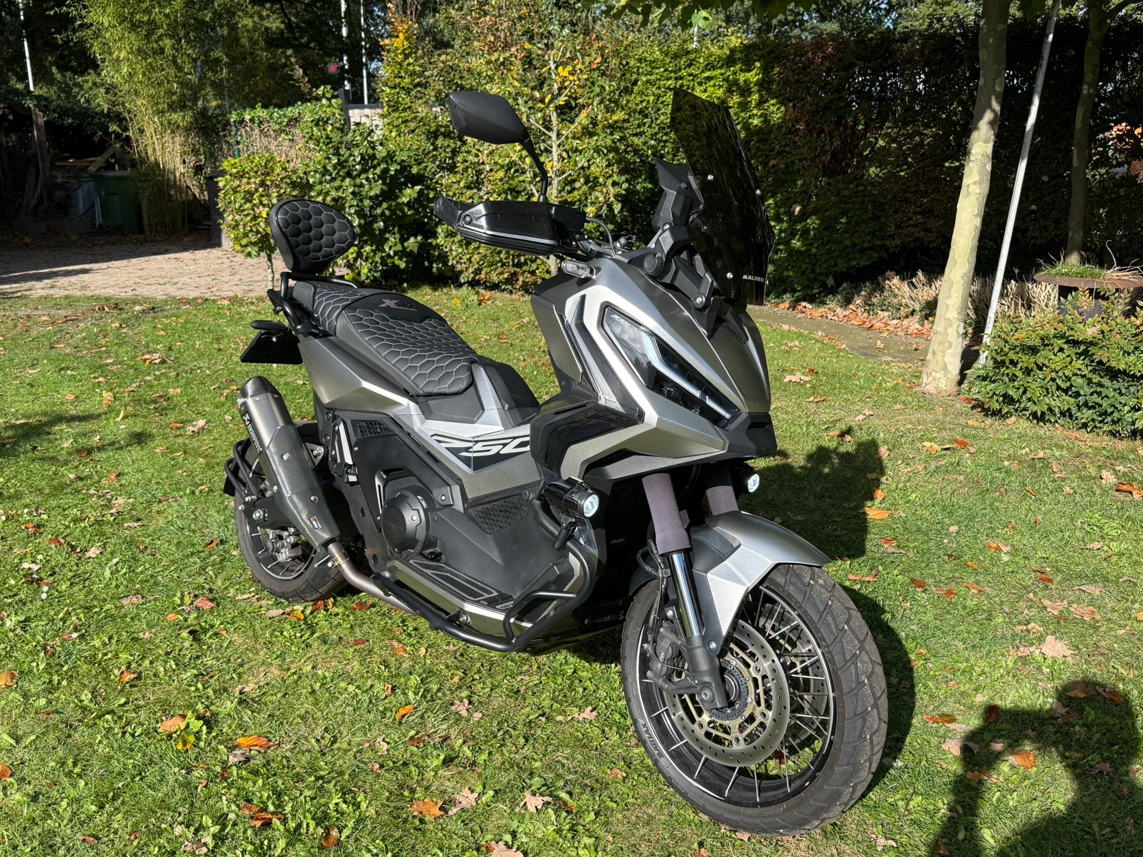 Honda X-ADV 750 2021 | A2 | 9.500 KM | Full Akrapovič, Motoren, 750 cc, Gebruikt, Particulier, Minimaal motorrijbewijs A2