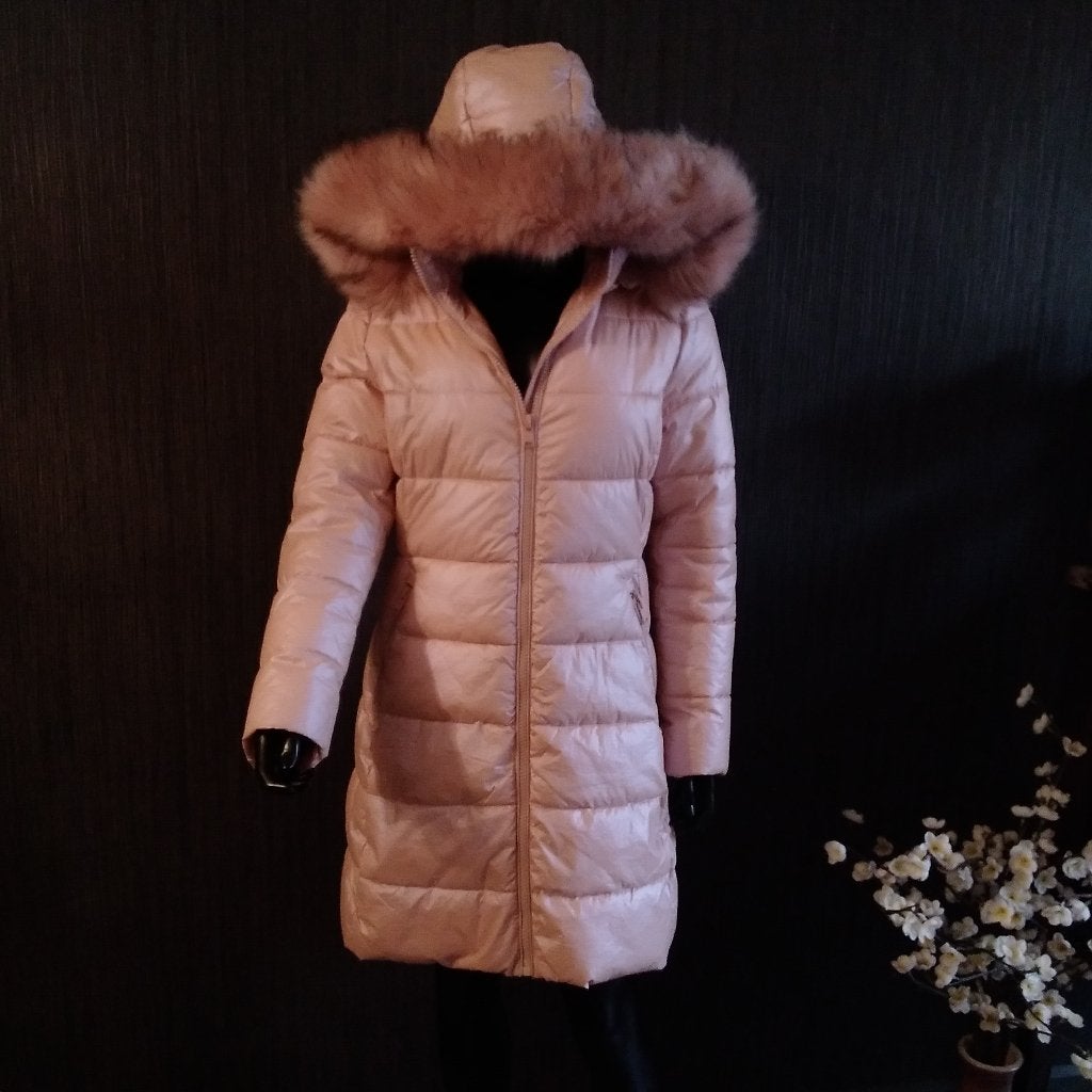 Prachtige winterjas met kap. Licht roze. Nooit gedragen, Maat 38/40 (M), Winterjas met kap, Verzenden, Zo goed als nieuw