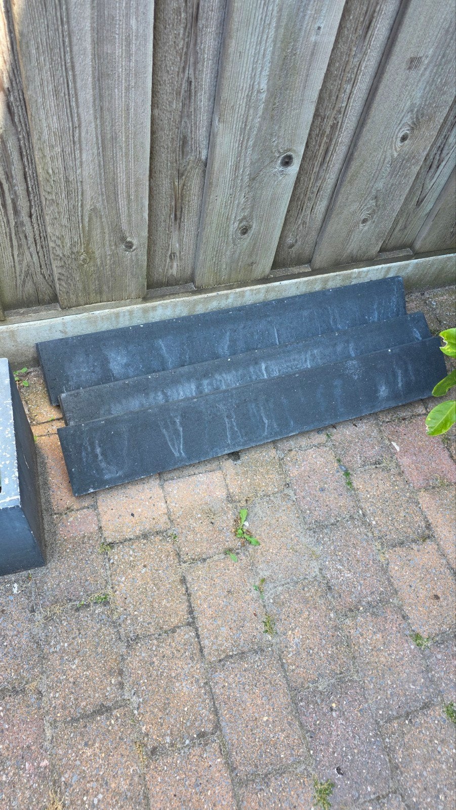 Gratis af te halen: Tegels en betonbanden, Ophalen, 60 cm of meer, Nieuw, Minder dan 5 m²