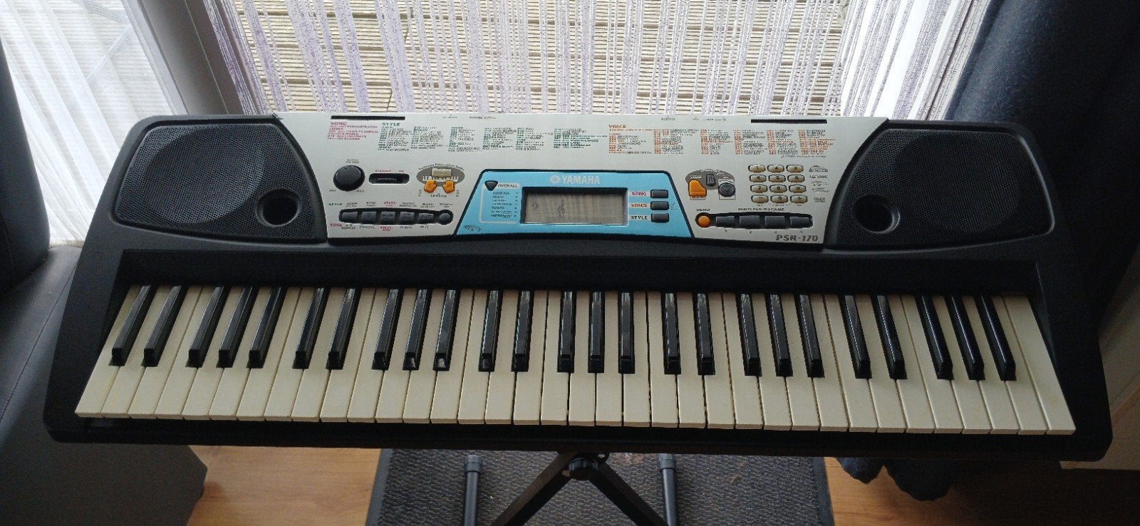 Yamaha PSR-170 Keyboard met standaard en adapter, Muziek en Instrumenten, Keyboards, Ophalen, Yamaha, Met standaard, 61 toetsen