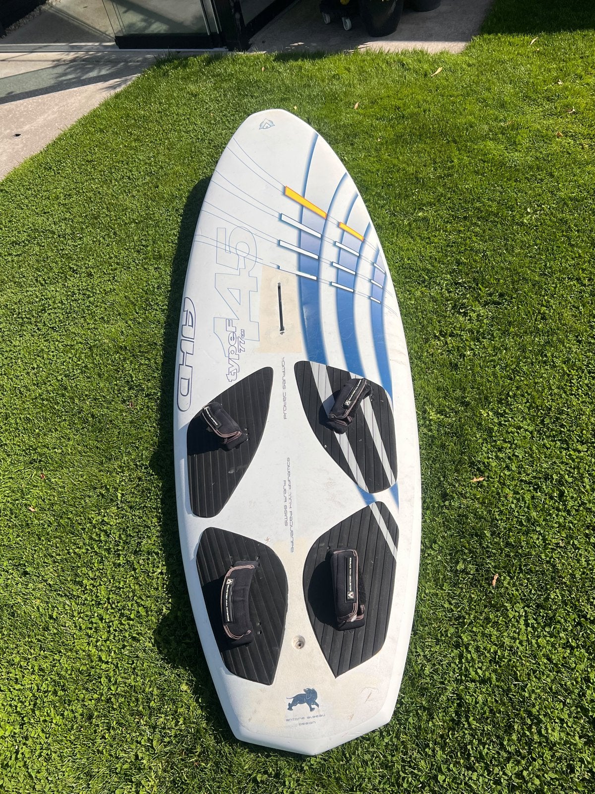 Foto 2 van Mooie surfplank F145 , voor veel plezier op het water!