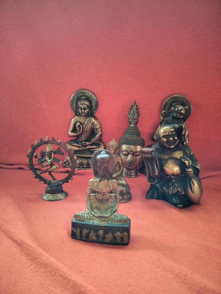 Lotje Buddha s uit inboedel met 2 speksteen figuren bij, Ophalen of Verzenden