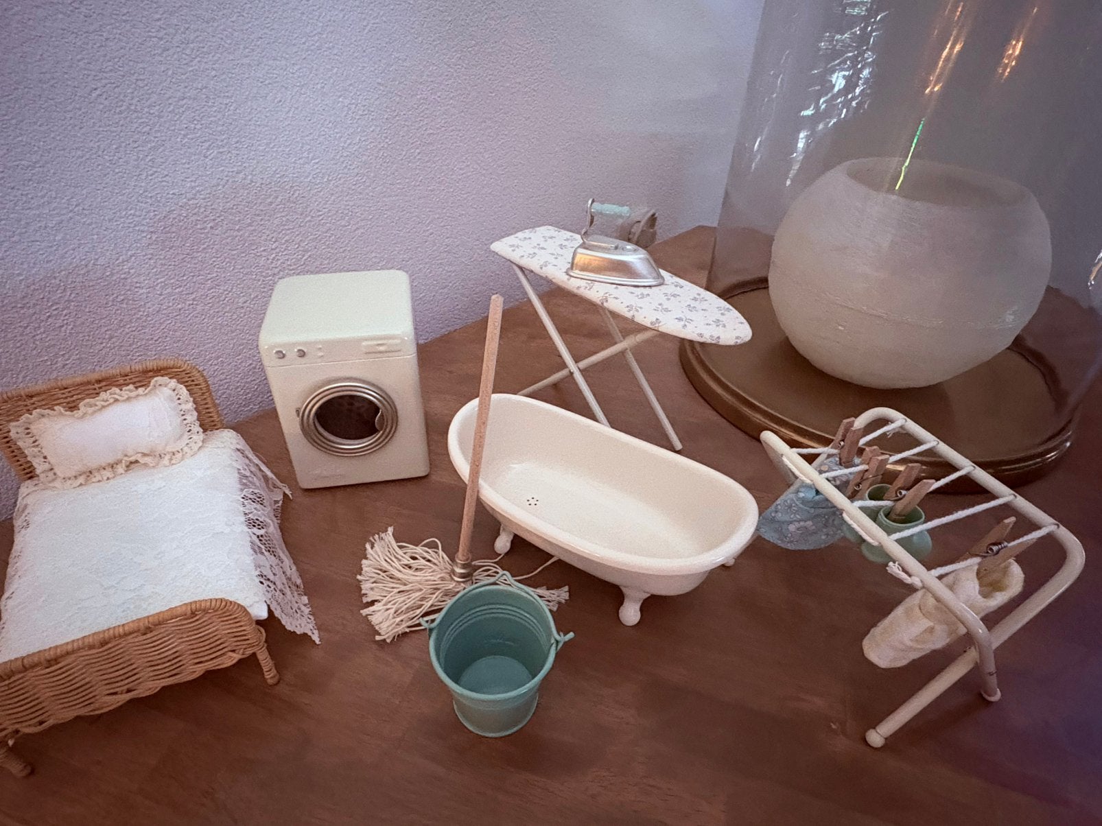 Maileg poppen-muizenhuis: bed, wasm, strijkplank en rek, bad, Ophalen, Nieuw, Poppenhuis