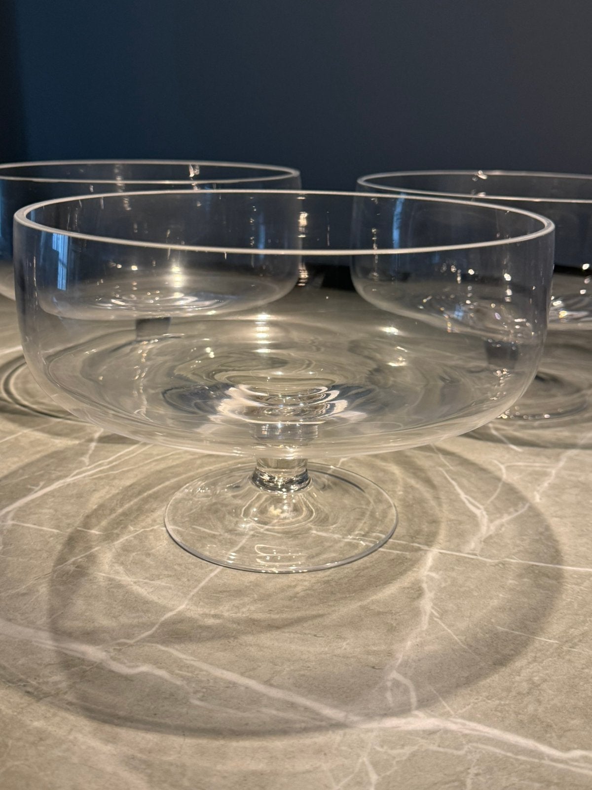 Set van 3 grote, zware glazen serveerschalen op voet, Ophalen, Zo goed als nieuw