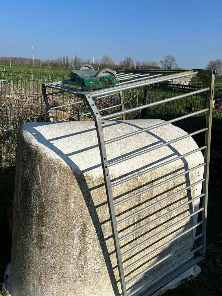 Kalver iglo met hekwerk, deurtje en wielen, Dieren en Toebehoren, Stalling en Weidegang, Stalling