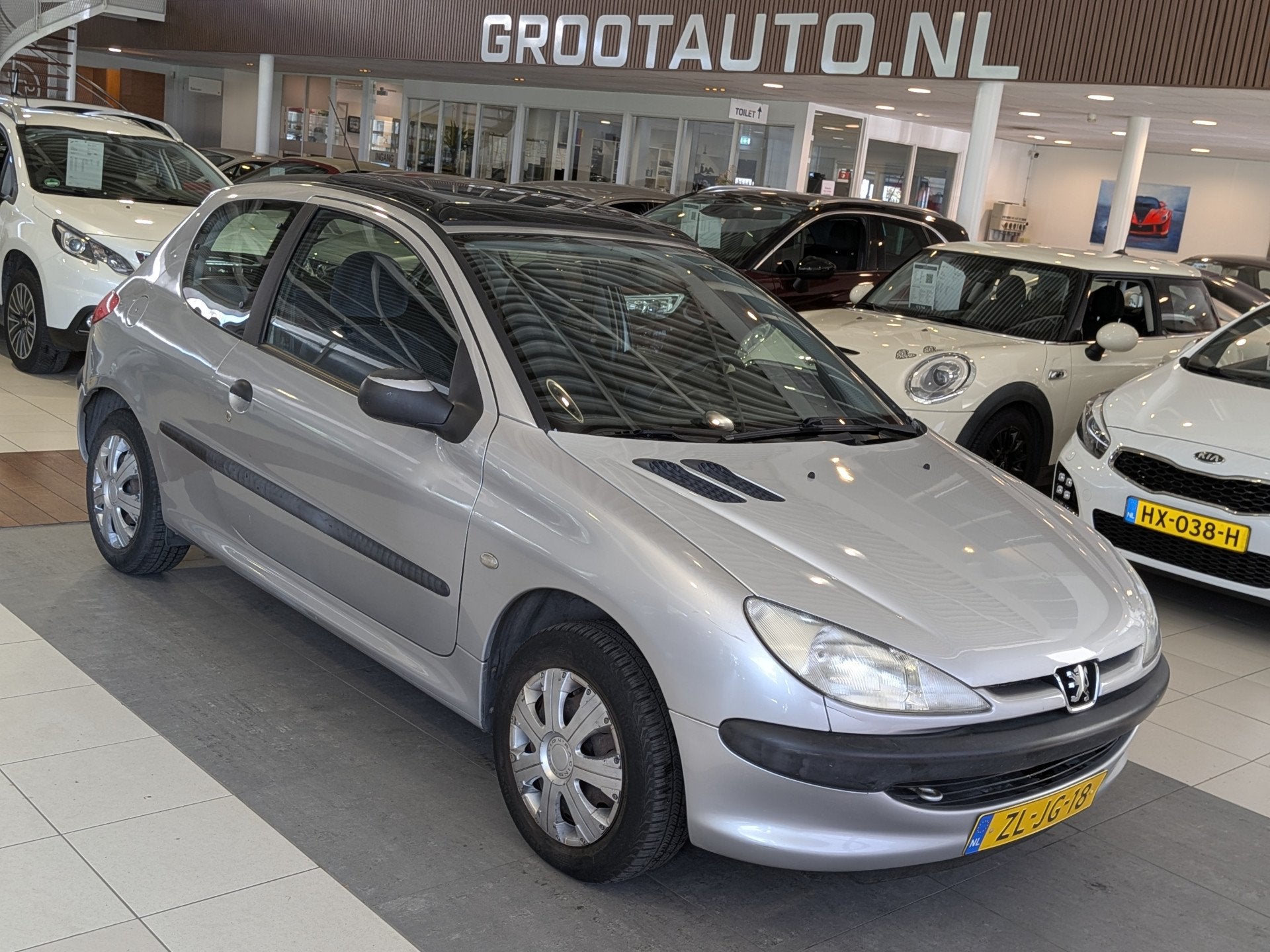 Peugeot 206 1.4 XR Stuurbekrachtiging (bj 1999), Auto's, Oldtimers, Voorwielaandrijving, 1360 cc, Origineel Nederlands, Bedrijf
