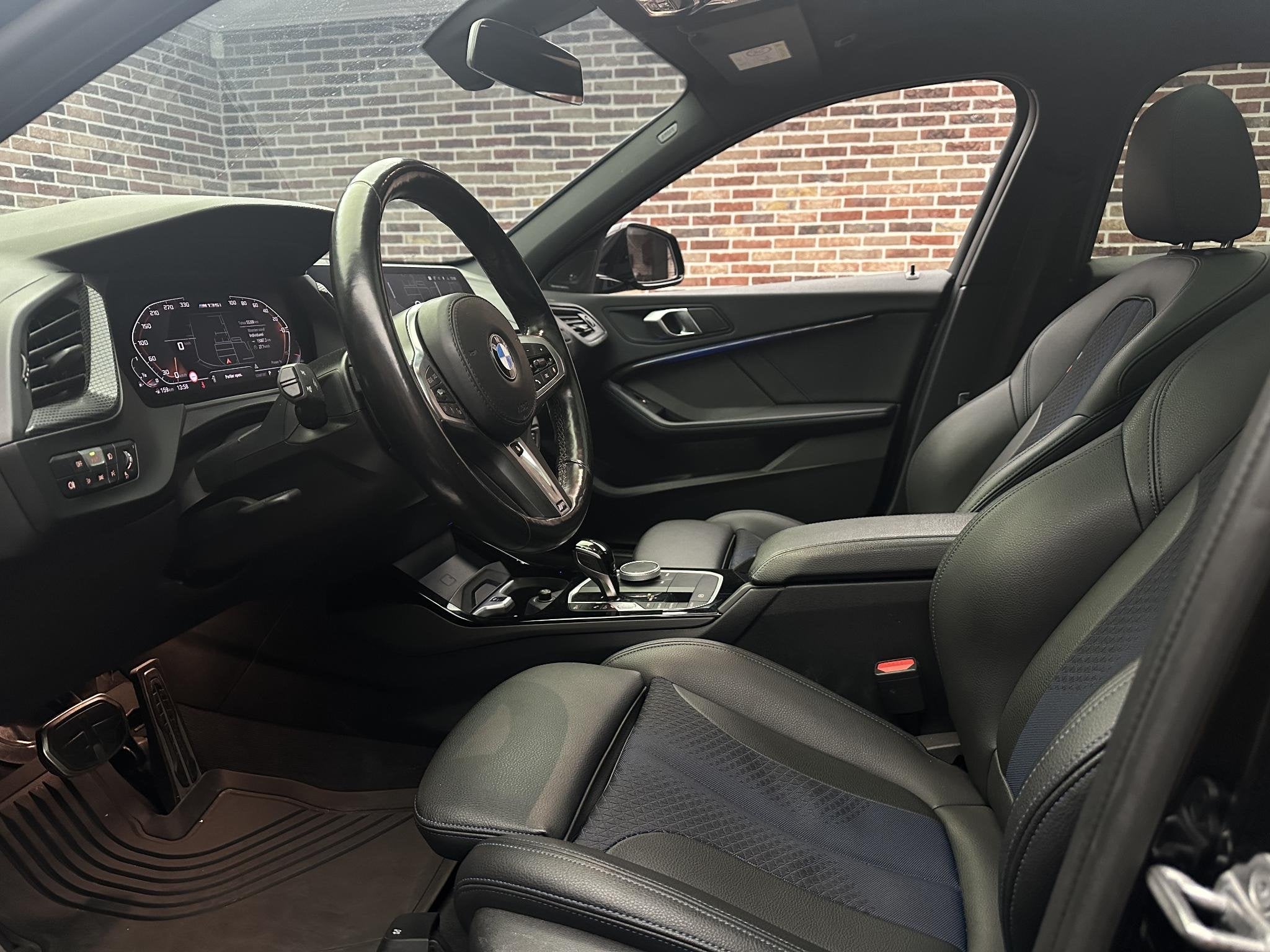 BMW 1-serie M135i xDrive Executive, 1998 cc, Gebruikt, 4 cilinders, Leder en Stof