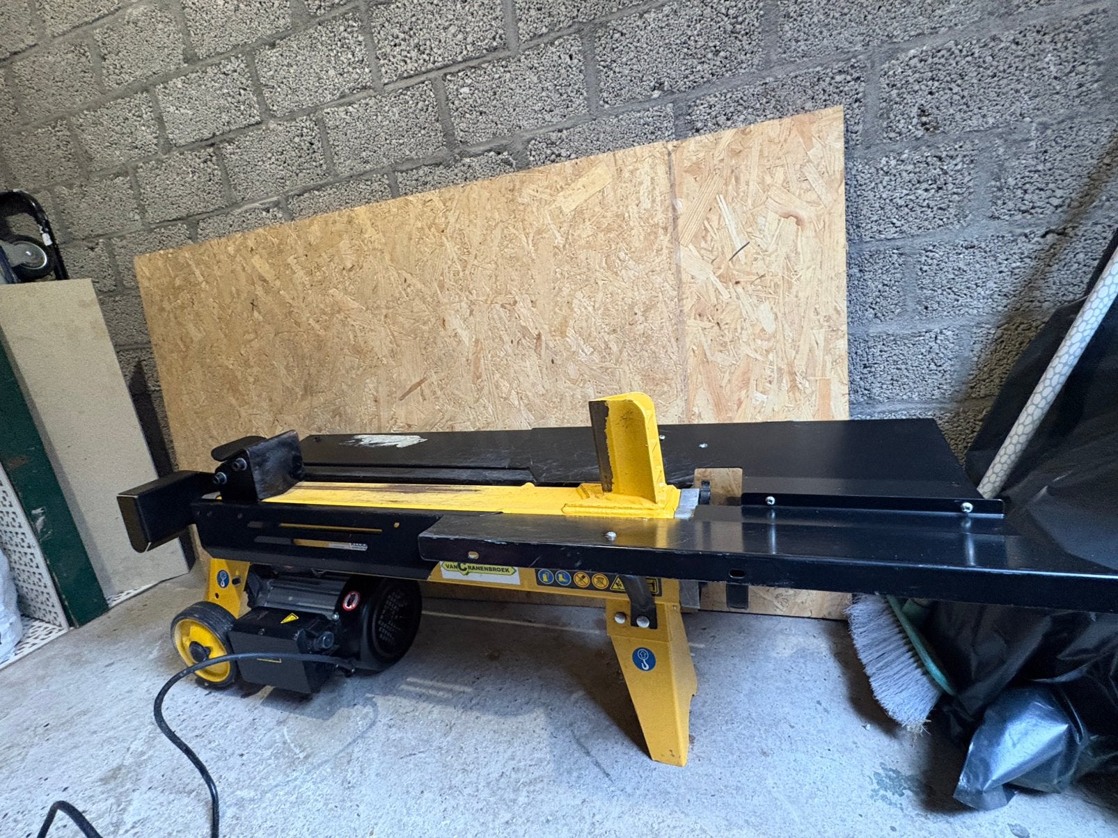 Houtkloofmachine z.g.a.n., Tuin en Terras, Ophalen, Zo goed als nieuw, Liggend