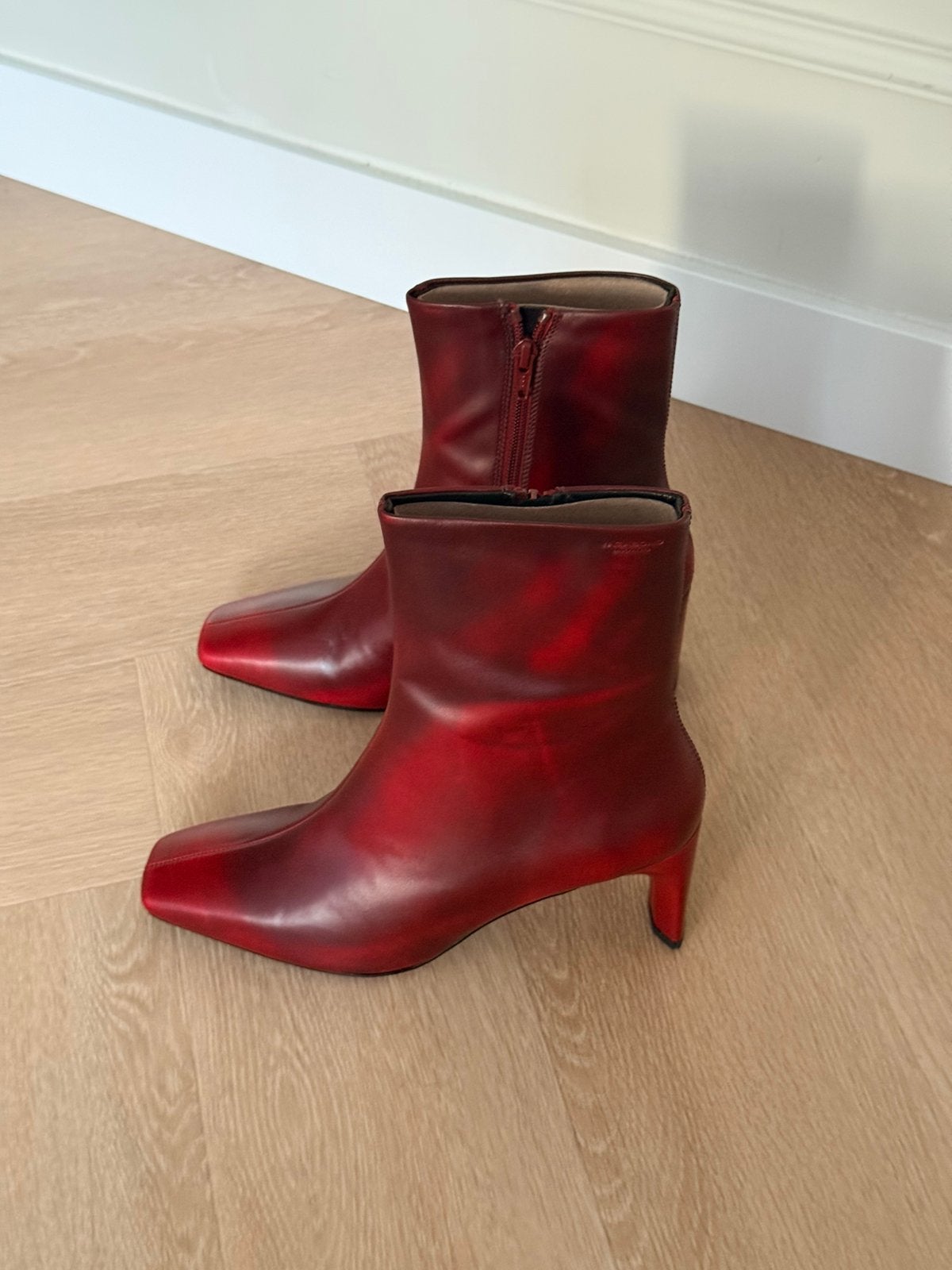 Vagabond Shoemakers Vendela enkellaarsjes leer, Kleding | Dames, Schoenen, Lage of Enkellaarzen, Nieuw, Ophalen of Verzenden, Rood