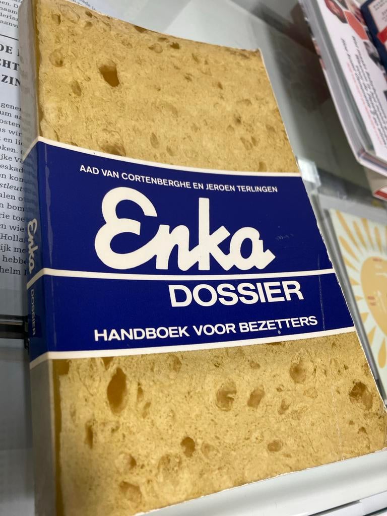Enka Dossier: Handboek voor Bezetters (1972), Ophalen of Verzenden, 20e eeuw of later, Gelezen