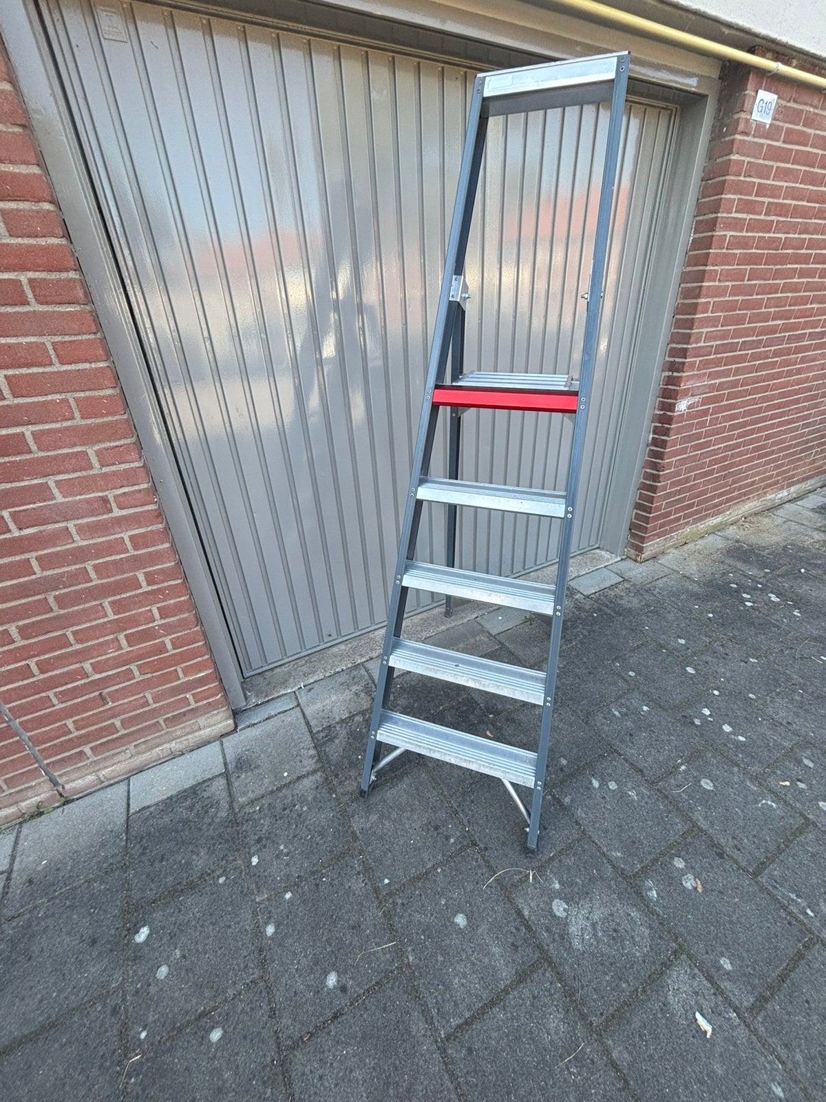Altrex flaco 1 x 5 trap zo goed als nieuw, Doe-het-zelf en Verbouw, Ophalen, Zo goed als nieuw, Minder dan 2 meter