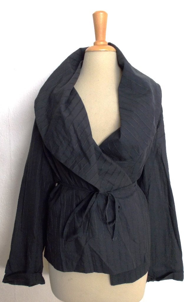 Aparte zwarte wikkelblouse van Oska! L, Verzenden, Zo goed als nieuw, Maat 42/44 (L), Zwart