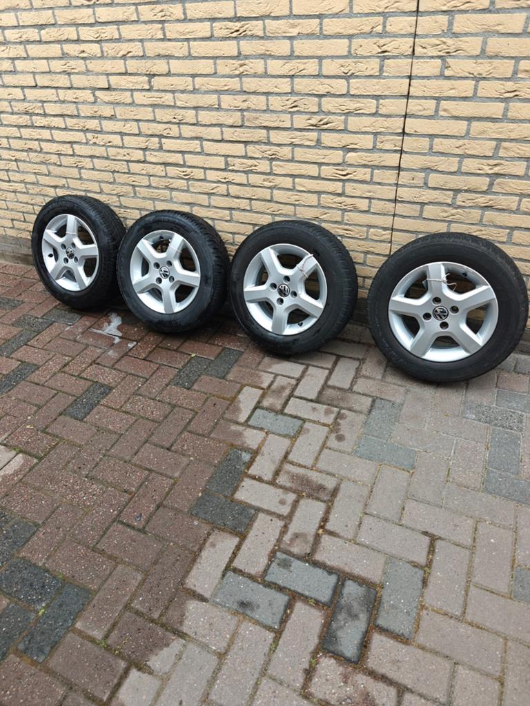 Originele VW up 14 inch lichtmetalen velgen met winterbanden, Ophalen, 14 inch, Banden en Velgen, Winterbanden