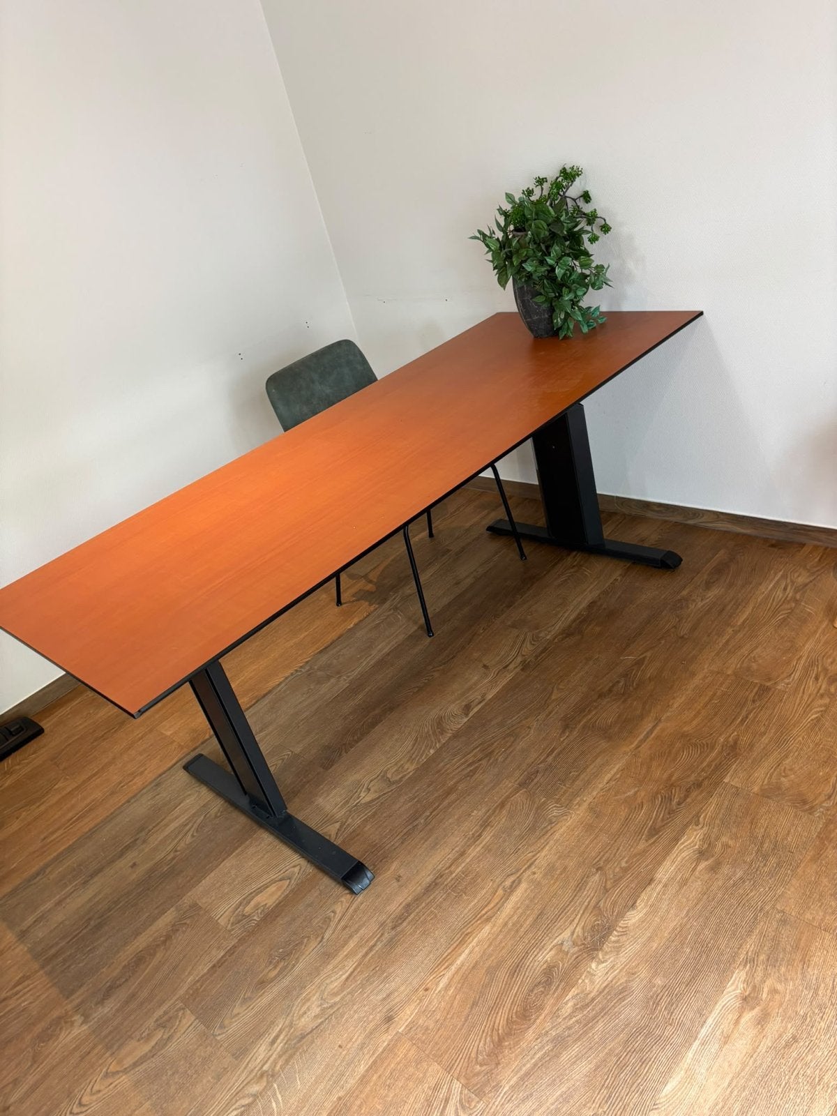 In hoogte verstelbaar bureau - 220x80 cm, Gebruikt, In hoogte verstelbaar, Overige merken, Computerbureau