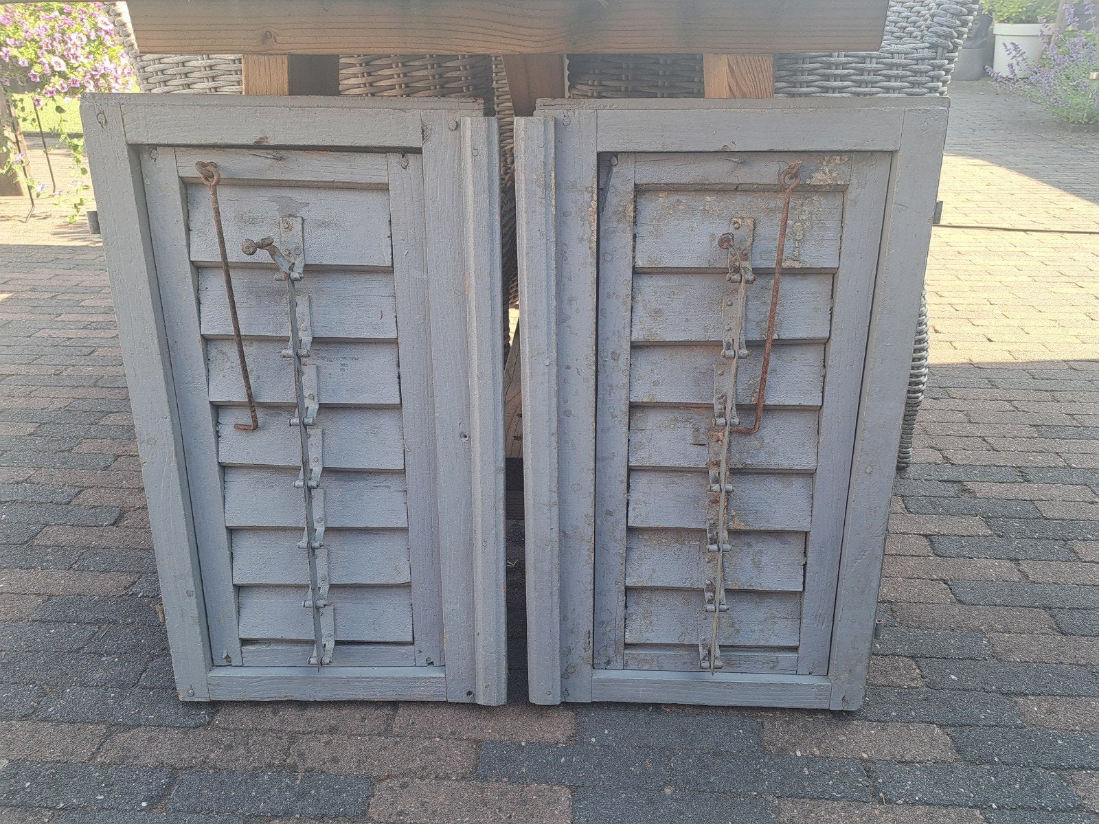 Grijze houten luiken. 2 stuks, Ophalen of Verzenden, Gebruikt