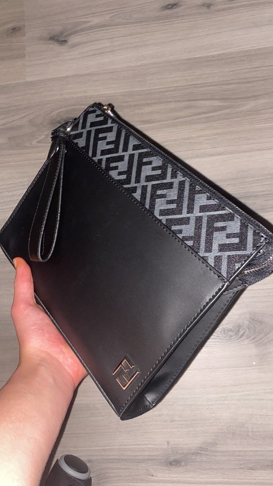 Fendi Zomertas Hologram, Overige merken, Zwart, Nieuw, Ophalen of Verzenden