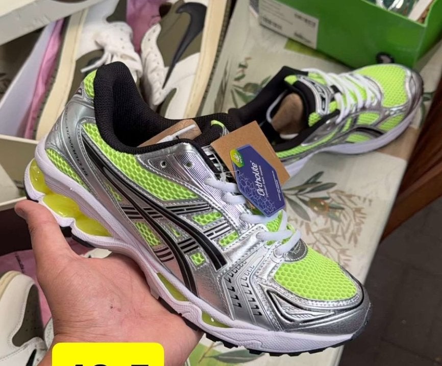 Asics Gel-Kayano 14 || Maat 43,5, Kleding | Heren, Schoenen, Ophalen of Verzenden, Nieuw, Overige kleuren, Overige typen
