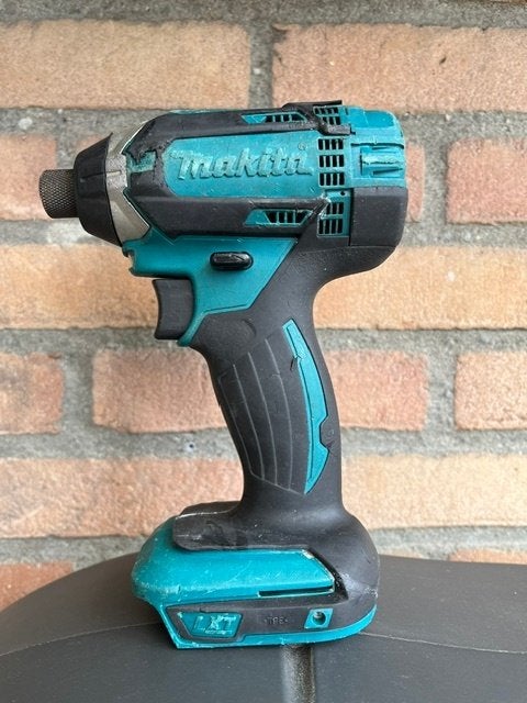 TE KOOP :  MAKITA SLAGSCHROEVENDRAAIER ., Ophalen of Verzenden, Gebruikt, Boor- en Schroefmachine, Variabele snelheid