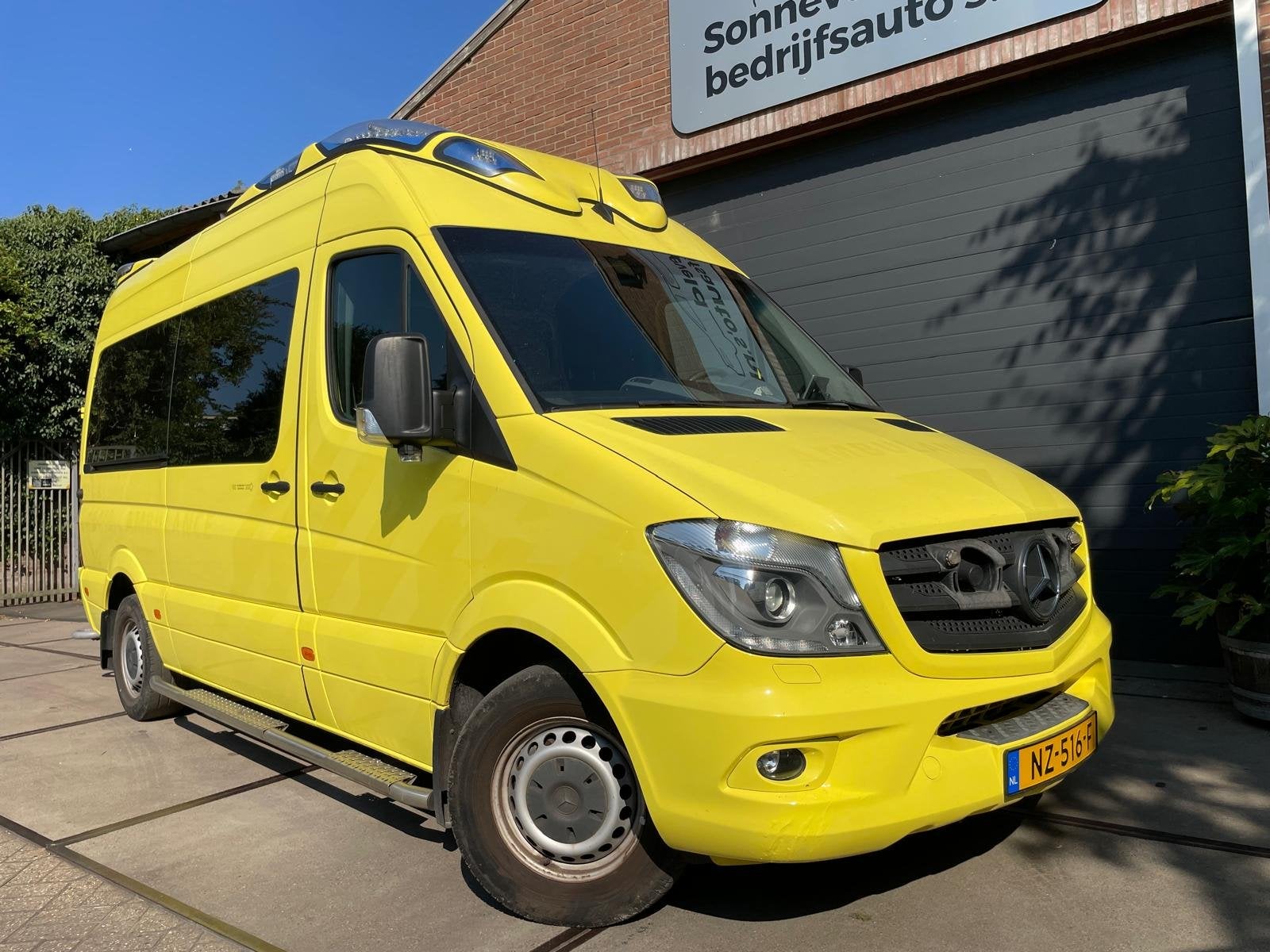Mercedes-Benz Sprinter 319CDI Ambulance L2/H2 automaat, luch, Auto's, Automaat, Gebruikt, 2000 kg, 4 stoelen