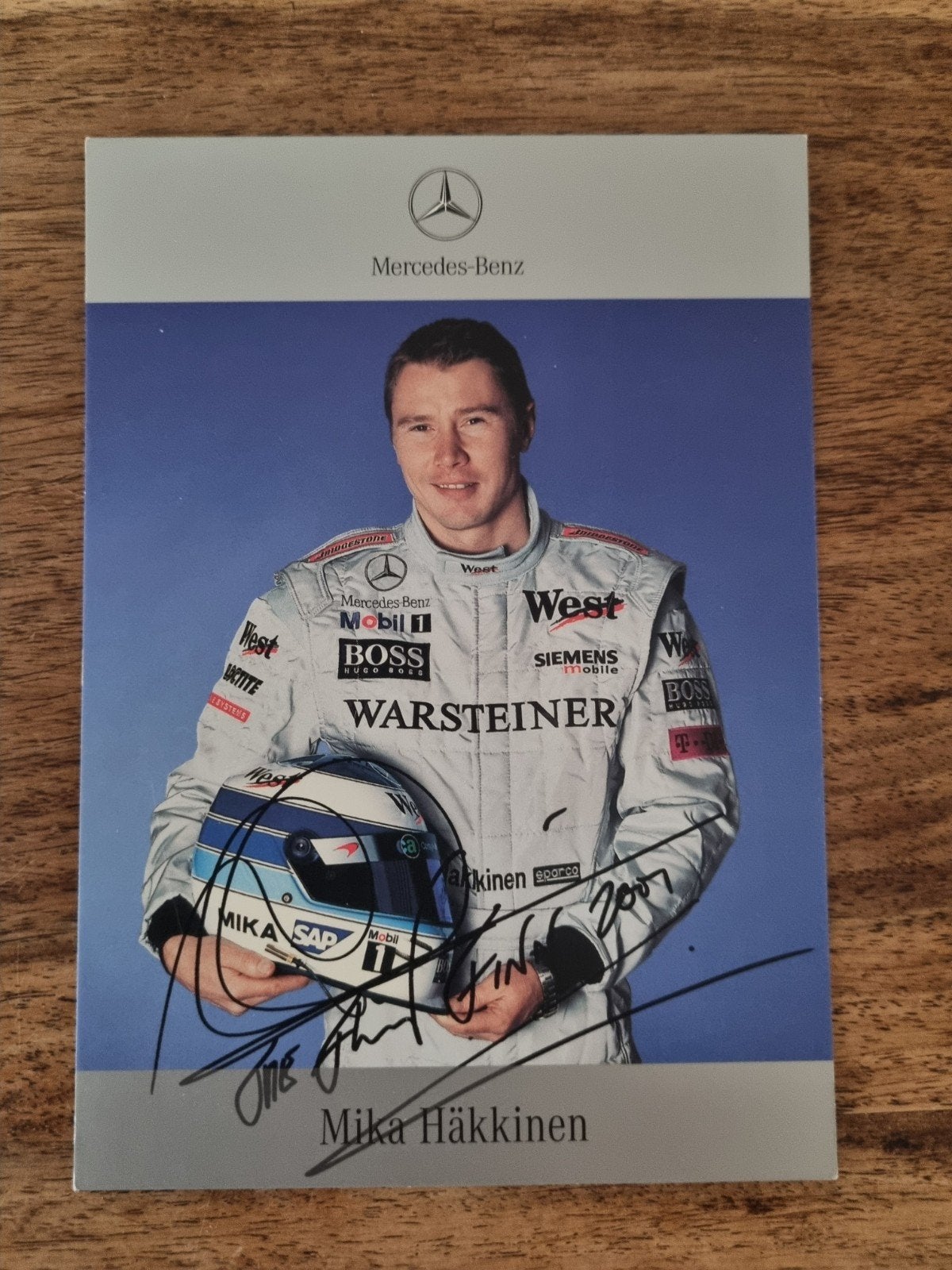 Gesigneerde Mika Häkkinen Mercedes-Benz F1 kaart, Verzamelen, Ophalen of Verzenden, Zo goed als nieuw, Formule 1