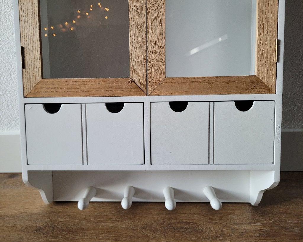 Houten kastje met 2 deurtjes, 4 laadjes en 4 haken, Ophalen of Verzenden