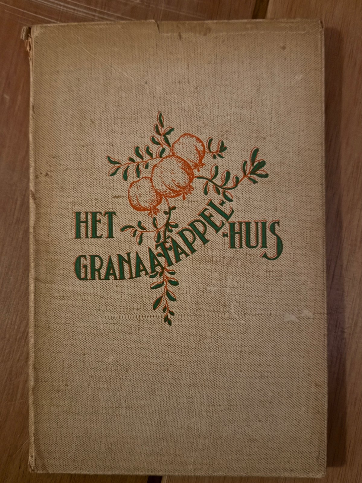 Het Granaatappel Huis - Oude Uitgave, Ophalen of Verzenden, Gelezen