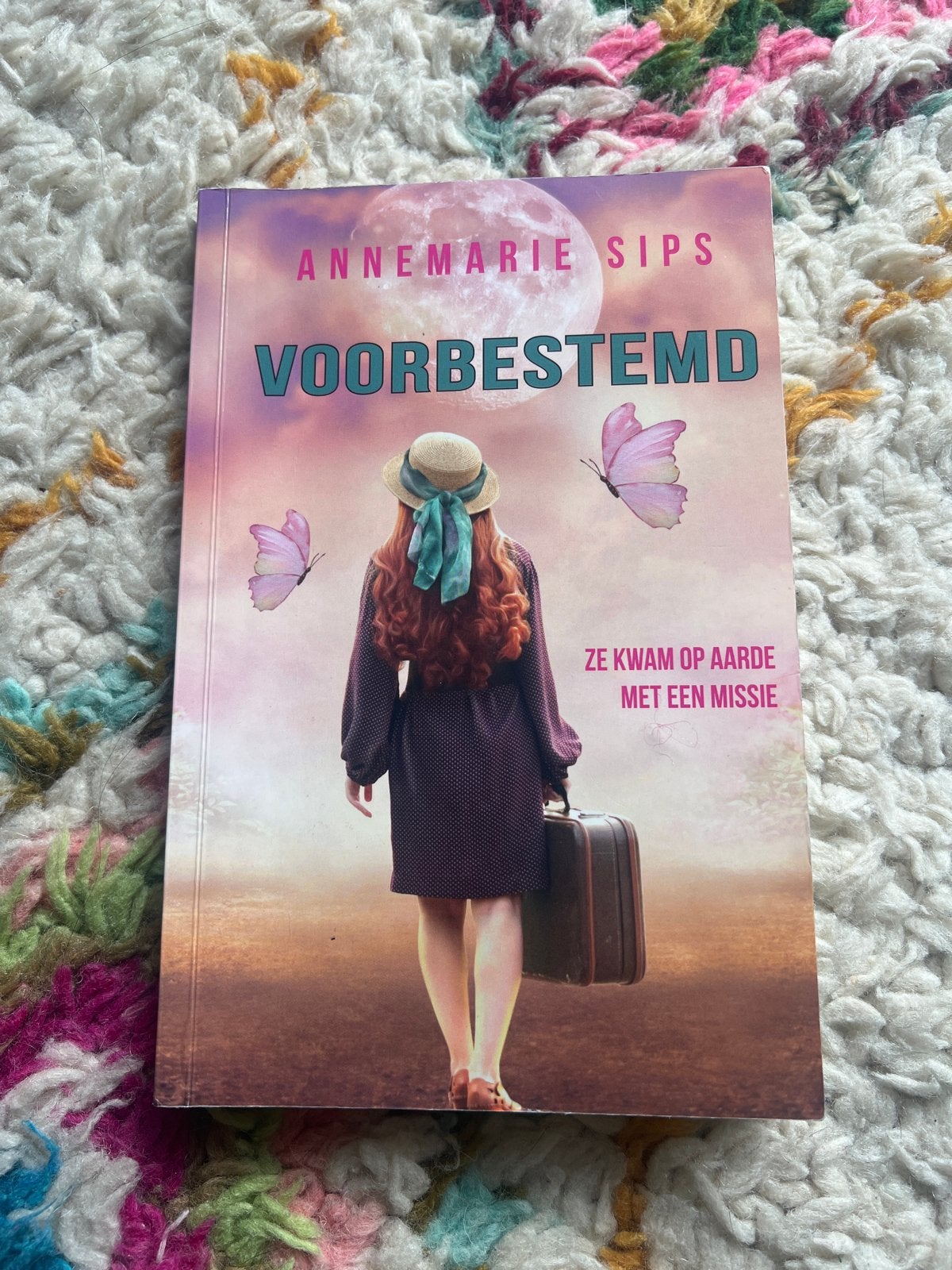 Voorbestemd - Annemarie Sips (Spiritueel, Roman), Ophalen of Verzenden, Zo goed als nieuw, Spiritualiteit algemeen, Verhaal of Roman