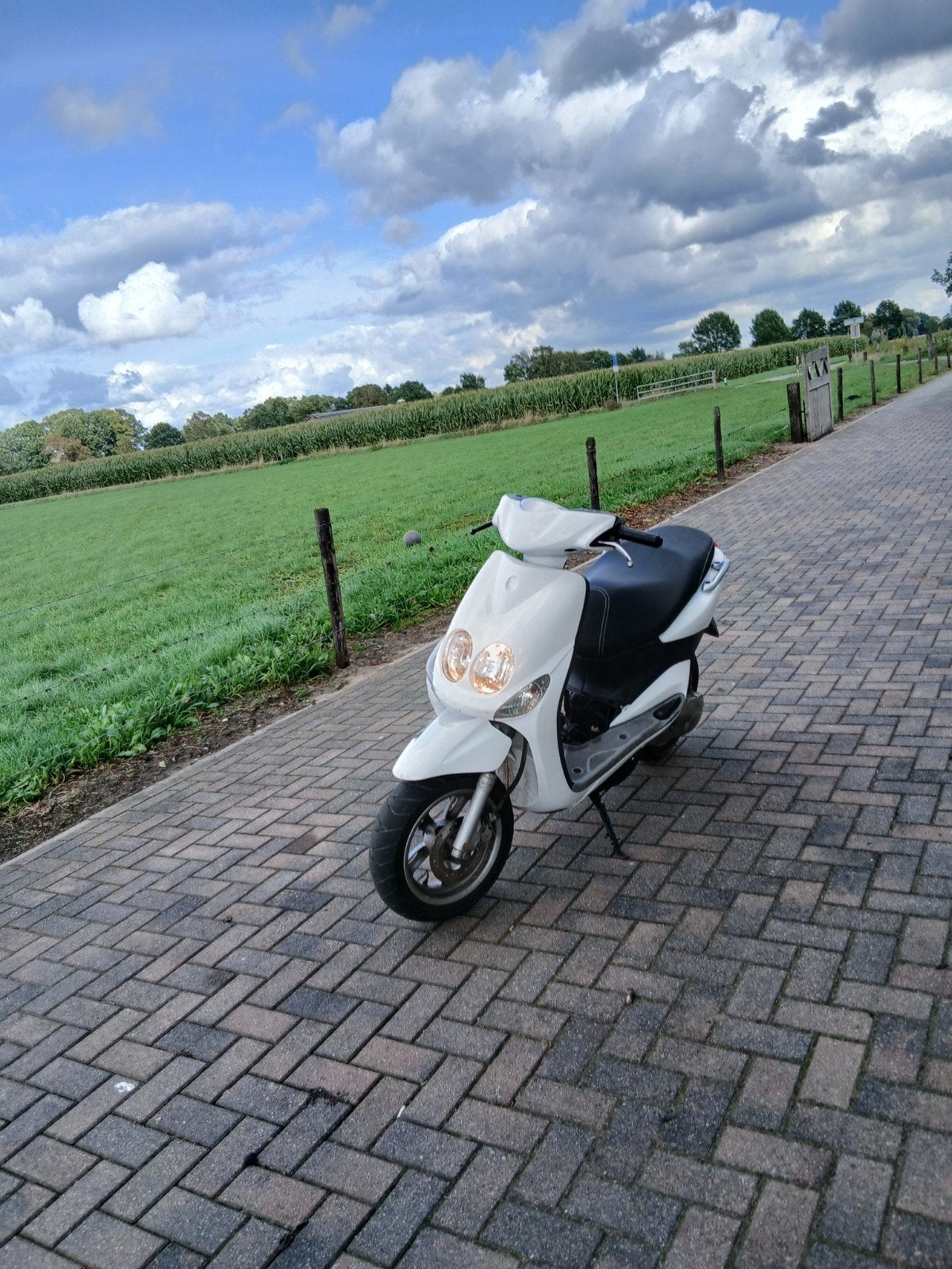 Yamaha Neos 50cc 2 Takt - Zeer nette staat,, Fietsen en Brommers, Tweetakt, Maximaal 45 km/u, Ophalen of Verzenden, Zo goed als nieuw