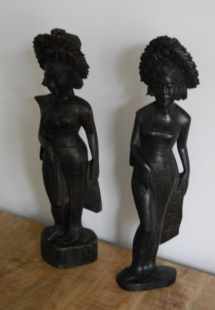 2 stuks Javaans houtsnijwerk van Balinese vrouw., Houtsnijwerk, Zwart, Hout, Vrouw