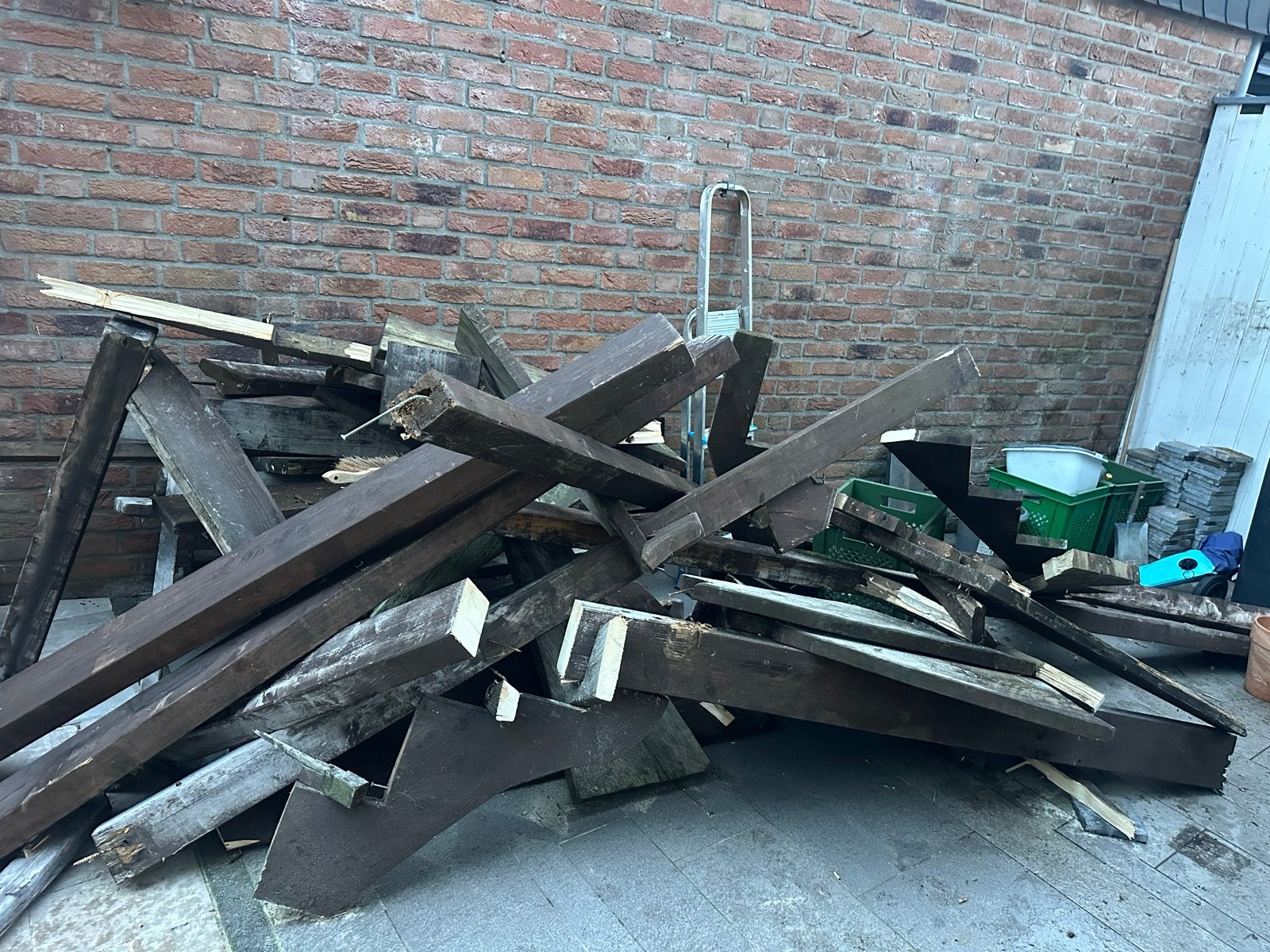 Gratis brandhout: diverse houtsoorten en maten, Tuin en Terras, 3 tot 6 m³, Ophalen of Verzenden, Overige houtsoorten, Blokken
