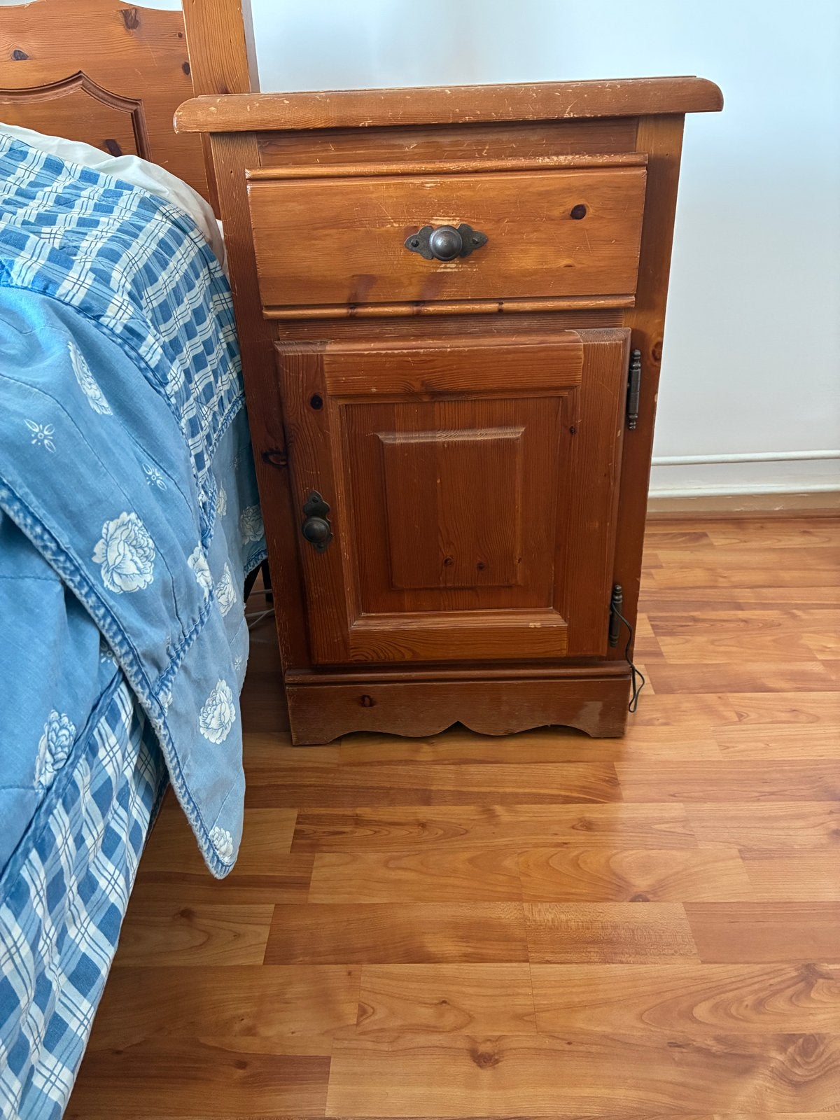 Massief grenen bed met nachtkastjes en ladekast, Huis en Inrichting, Slaapkamer | Bedden, Ophalen, Gebruikt, Bruin, Tweepersoons