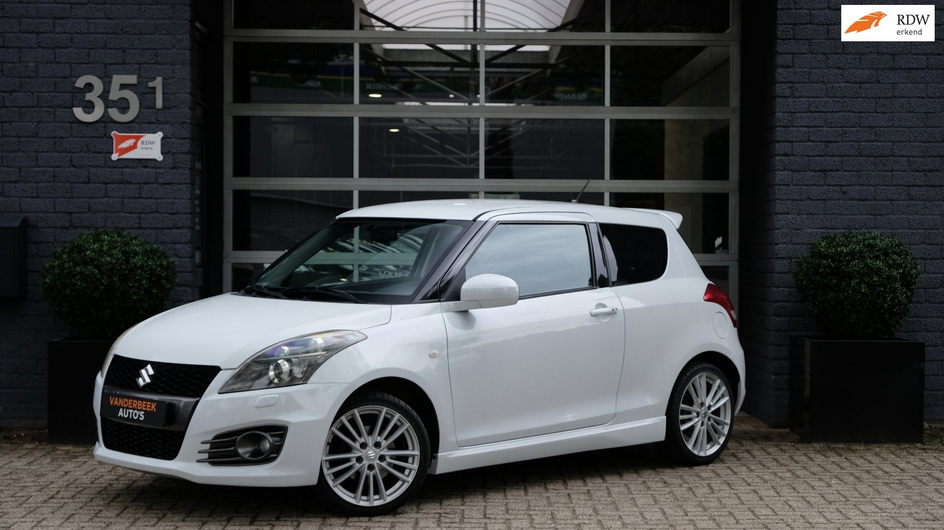 Suzuki Swift 1.6 Sport 136PK Airco|Bluetooth|Cruise, Auto's, Suzuki, Euro 5, Gebruikt, Zwart, 4 cilinders