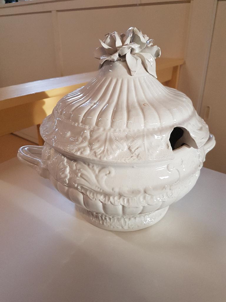 Soepterrine met roos keramiek Capodimonte Italia, Antiek en Kunst, Antiek | Keramiek en Aardewerk, Ophalen of Verzenden