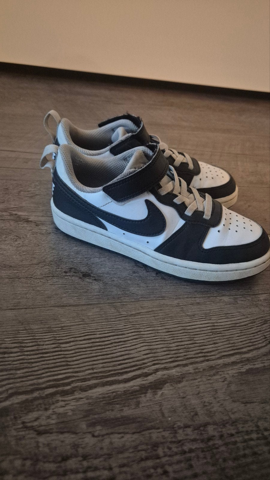 Nike sneakers - maat 30, Gebruikt, Jongen of Meisje, Schoenen, Ophalen of Verzenden