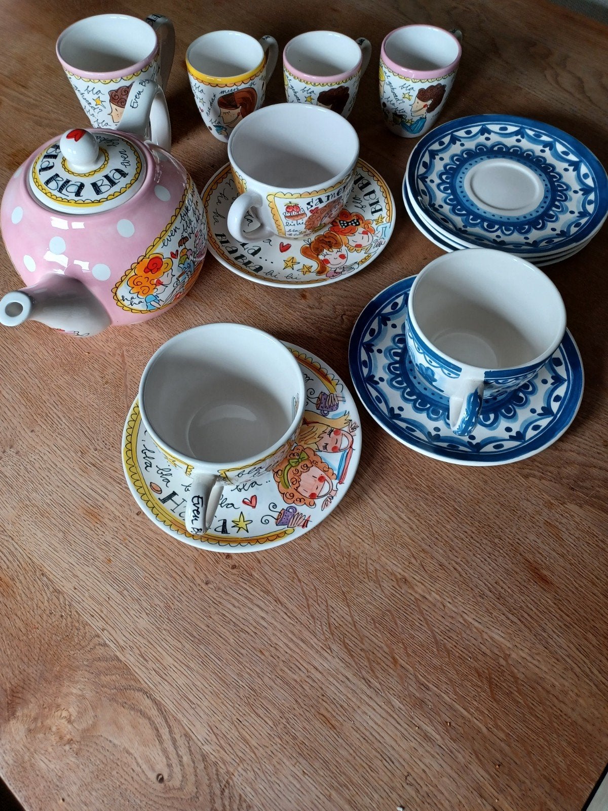 Blond Amsterdam, theepot, kopjes, kop en schotels, bordjes, Ophalen, Zo goed als nieuw, Aardewerk, Kop(pen) en/of Schotel(s)
