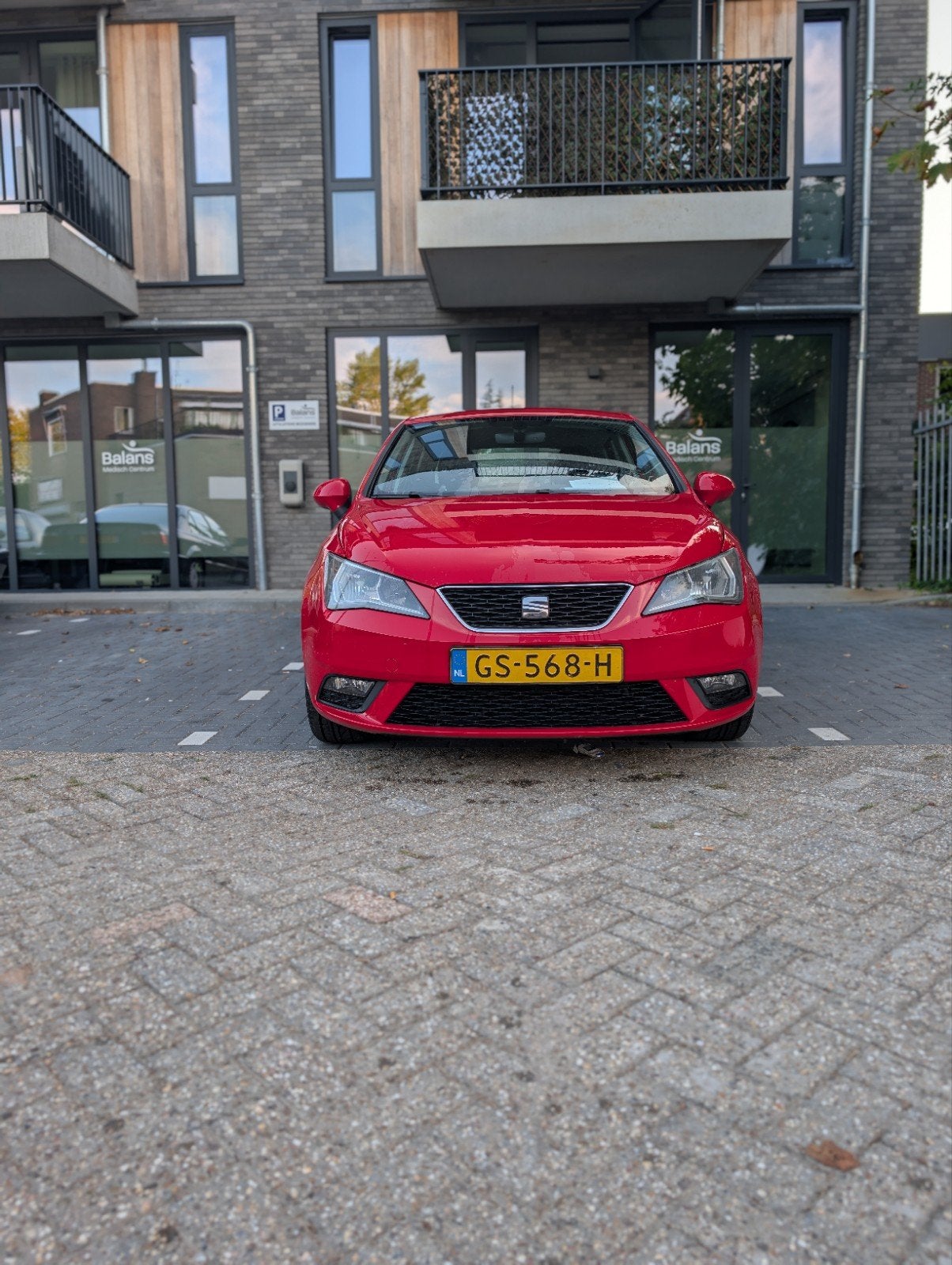 Seat Ibiza 1.0 TSI 70KW 5DRS 2015 Rood, Auto's, Voorwielaandrijving, 40 €/maand, 995 kg, Ibiza