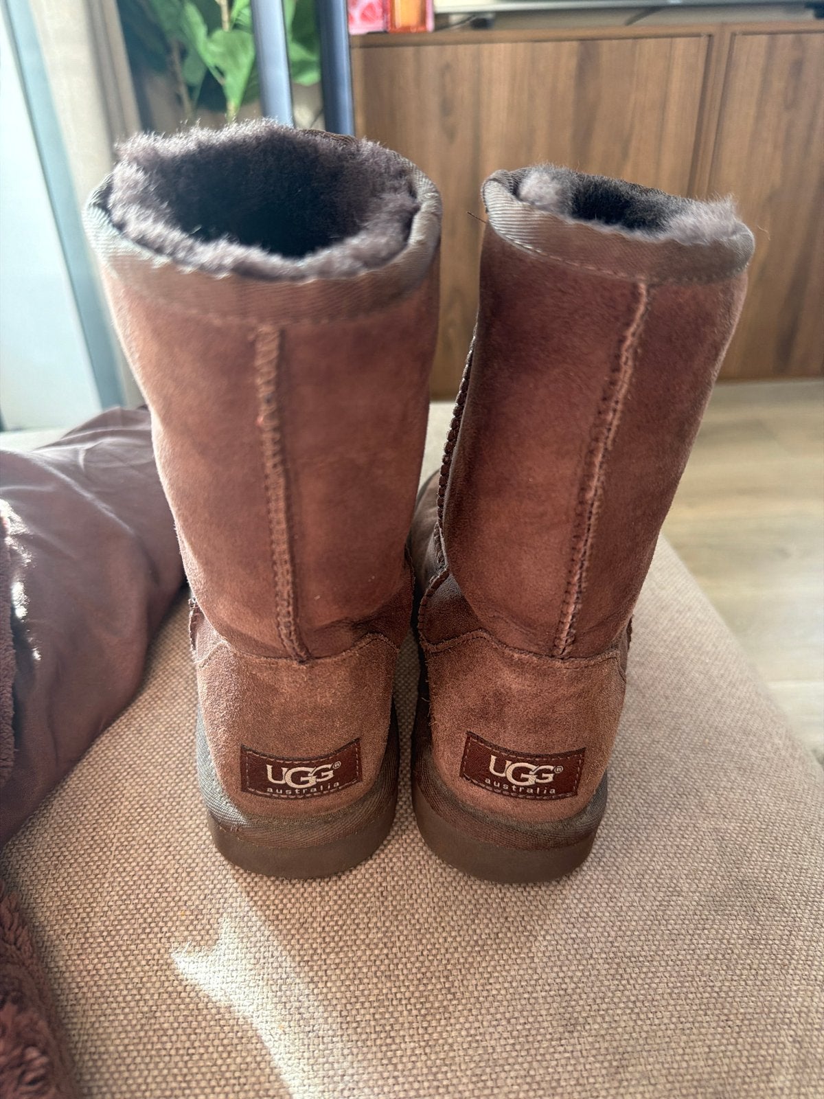 UGG Australia Classic Short Laarzen - Bruin, Ophalen of Verzenden, Gedragen, Bruin, Lage of Enkellaarzen