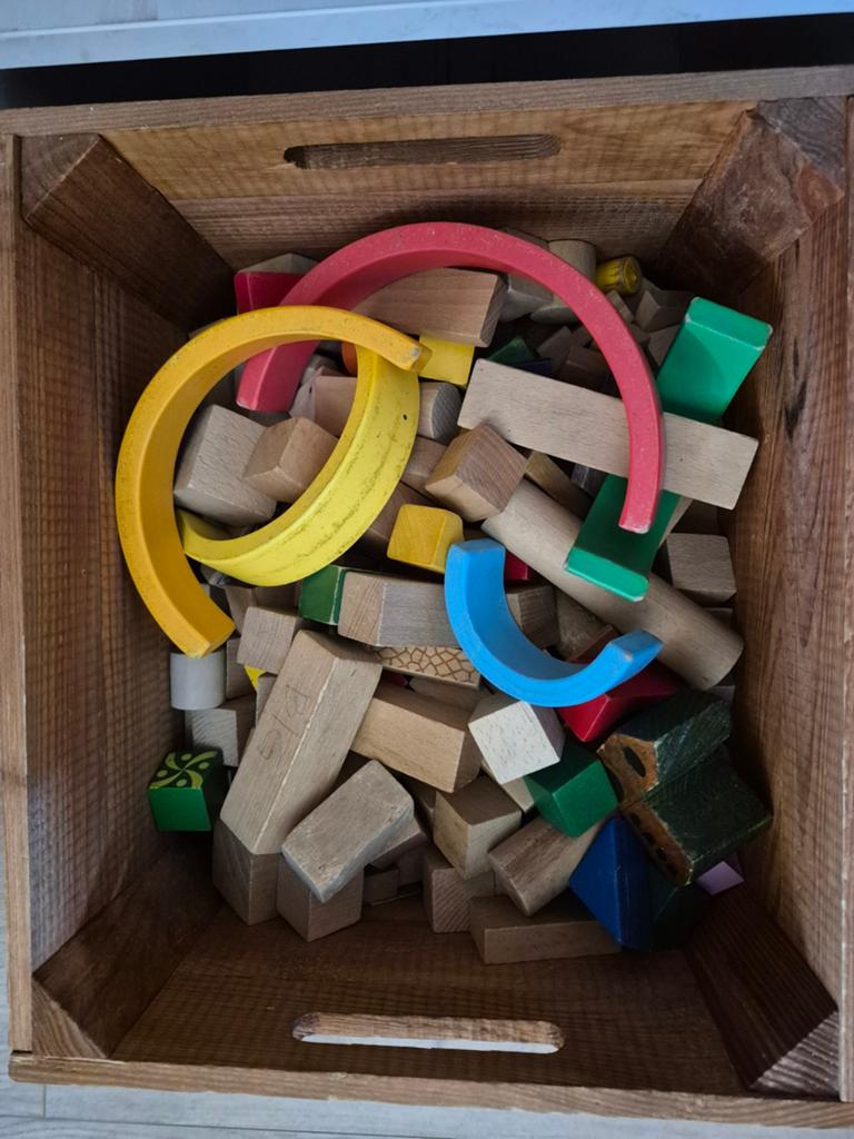 Houten blokken, bijna een Kallaxdoos vol, Ophalen